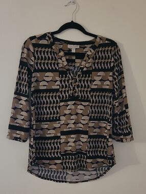 Dana Buchman Black and Tan Geometric Print Split V-Neck Blouse Size Med